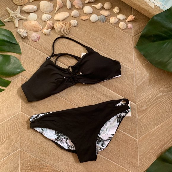 Reversible Black and White floral Bikini - Picture 1 of 2